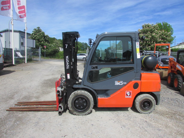 Toyota 02 8fgf30