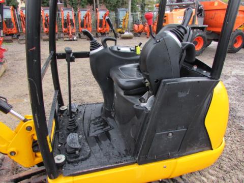 JCB 8014 – Detailaufnahme Motor (Bild 7)