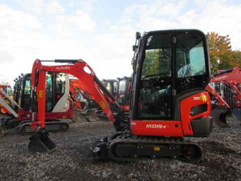 Kubota KX 019-4 – Frontansicht (Bild 1)