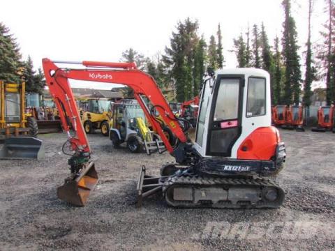 Kubota KX 121-3 alpha  – Frontansicht (Bild 1)