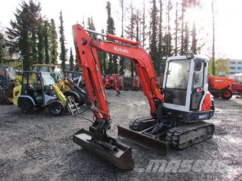 Kubota KX 121-3 alpha  – Seitenansicht links (Bild 2)