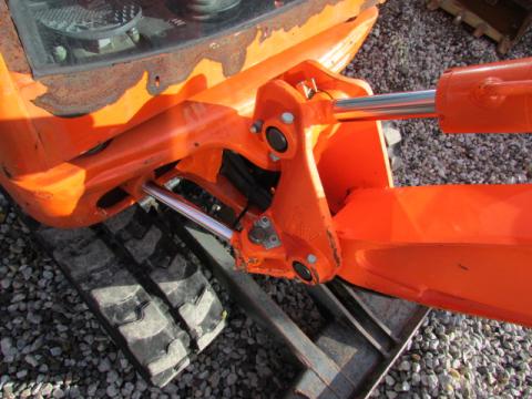 JCB 8018 CTS – Seitenansicht rechts (Bild 3)