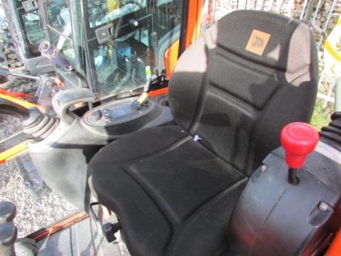 JCB 8018 CTS – Detailaufnahme Motor (Bild 7)