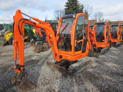 JCB 8018 CTS – Seitenansicht rechts (Bild 3)