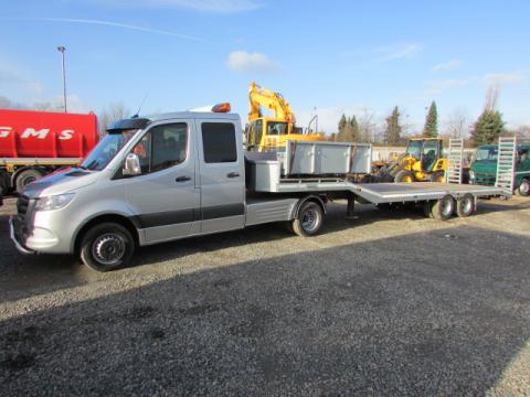 Mercedes-Benz Sprinter 519 CDI mit Sattelzugmaschine Veldhuizen – Frontansicht (Bild 1)