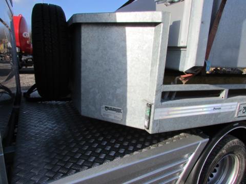 Mercedes-Benz Sprinter 519 CDI mit Sattelzugmaschine Veldhuizen – Seitenansicht links (Bild 14)