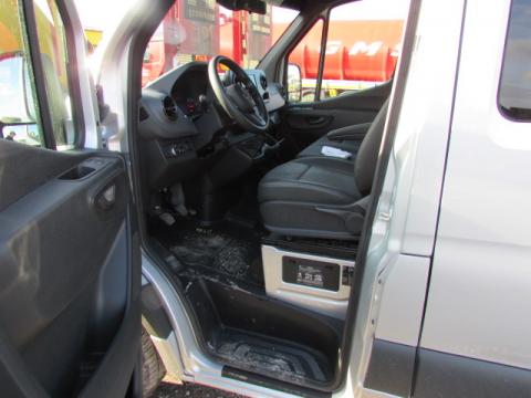 Mercedes-Benz Sprinter 519 CDI mit Sattelzugmaschine Veldhuizen – Seitenansicht rechts (Bild 15)