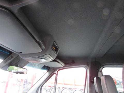 Mercedes-Benz Sprinter 519 CDI mit Sattelzugmaschine Veldhuizen – Detailaufnahme Motor (Bild 19)