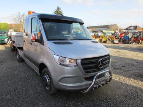 Mercedes-Benz Sprinter 519 CDI mit Sattelzugmaschine Veldhuizen – Seitenansicht rechts (Bild 3)