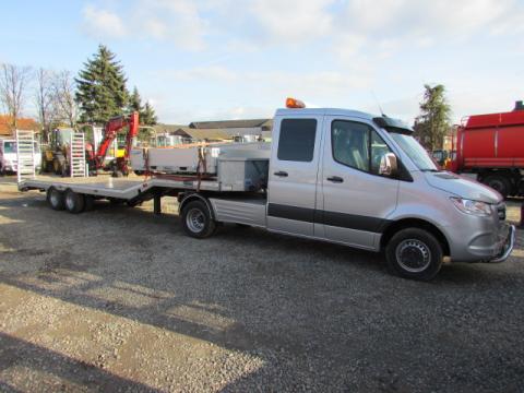 Mercedes-Benz Sprinter 519 CDI mit Sattelzugmaschine Veldhuizen – Heckansicht (Bild 4)