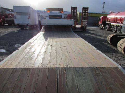 Mercedes-Benz Sprinter 519 CDI mit Sattelzugmaschine Veldhuizen – Detailaufnahme Motor (Bild 7)