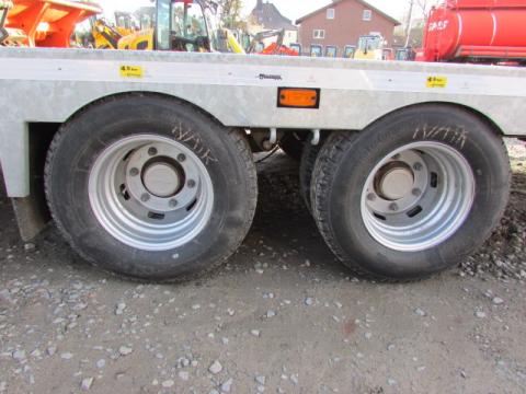 Mercedes-Benz Sprinter 519 CDI mit Sattelzugmaschine Veldhuizen – Zubehör (Bild 8)