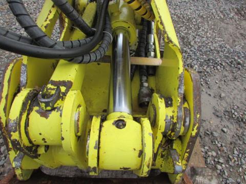 Holzgreifer Hiab Loglift TX 56 B – Seitenansicht links (Bild 2)