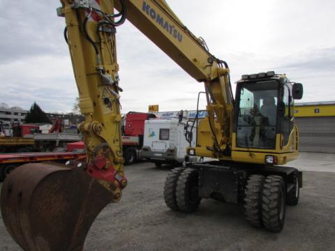 Komatsu PW 148-8 – Seitenansicht links (Bild 2)