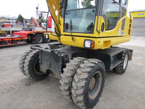 Komatsu PW 148-8 – Detailaufnahme Motor (Bild 7)