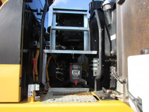 Caterpillar M 318 F  – Nahaufnahme (Bild 11)