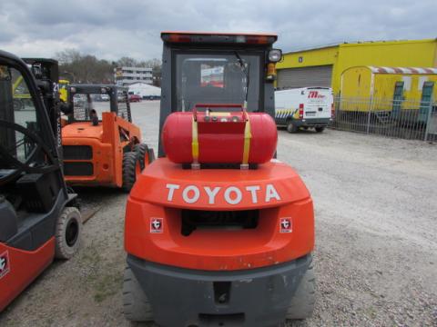 Toyota 02-7FG45 Gasstapler – Innenraum (Bild 5)