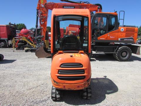 JCB 8018 CTS  – Innenraum (Bild 5)