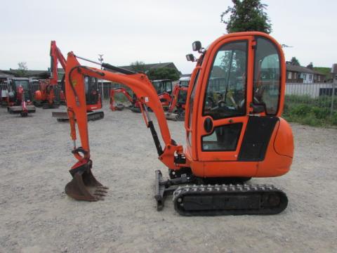 JCB 8018 CTS – Frontansicht (Bild 1)