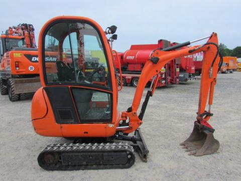 JCB 8018 CTS – Heckansicht (Bild 4)