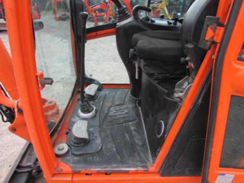 JCB 8018 CTS – Detailaufnahme Motor (Bild 7)