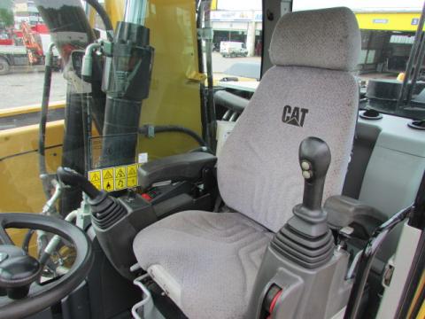 Caterpillar M 318 F  – Heckansicht (Bild 16)
