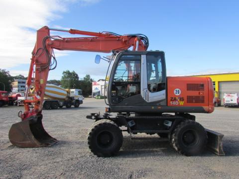 Hitachi ZX 140 W-3 – Frontansicht (Bild 1)