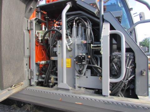 Hitachi ZX 140 W-3 – Technikdetail (Bild 12)