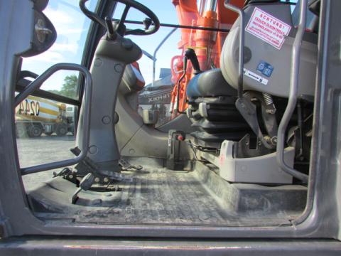 Hitachi ZX 140 W-3 – Frontansicht (Bild 13)