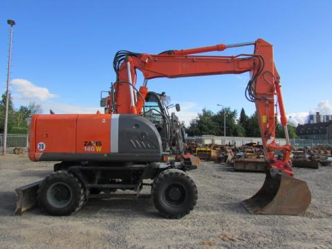 Hitachi ZX 140 W-3 – Heckansicht (Bild 4)