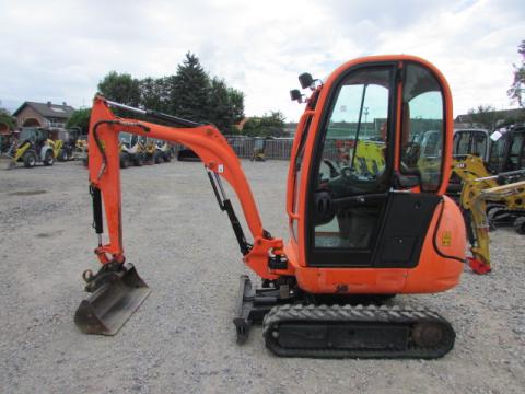 JCB 8018 CTS  – Frontansicht (Bild 1)