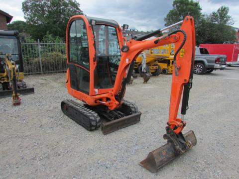 JCB 8018 CTS  – Seitenansicht rechts (Bild 3)