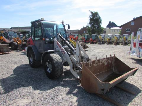 Takeuchi TW 8 AS / Terex TL 80 AS – Heckansicht (Bild 4)
