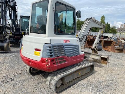 Takeuchi TB 235 – Seitenansicht rechts (Bild 3)