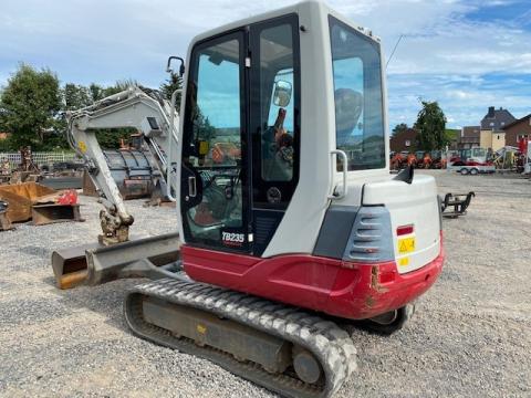 Takeuchi TB 235 – Heckansicht (Bild 4)