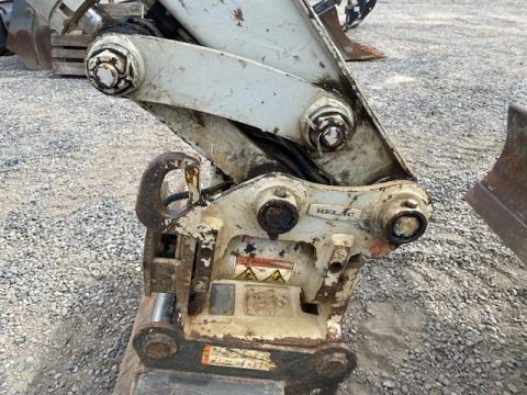 Takeuchi TB 235 – Detailaufnahme Kabine (Bild 6)