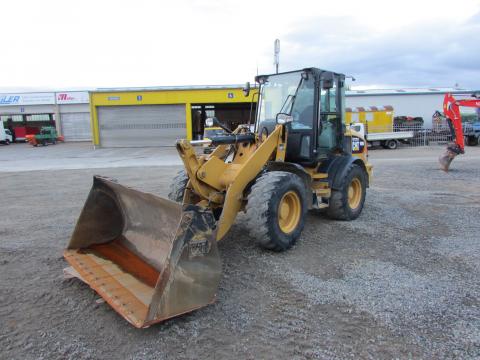 Caterpillar 908 M  – Seitenansicht links (Bild 2)