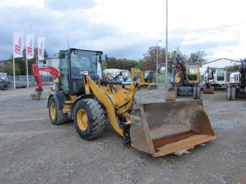 Caterpillar 908 M  – Seitenansicht rechts (Bild 3)