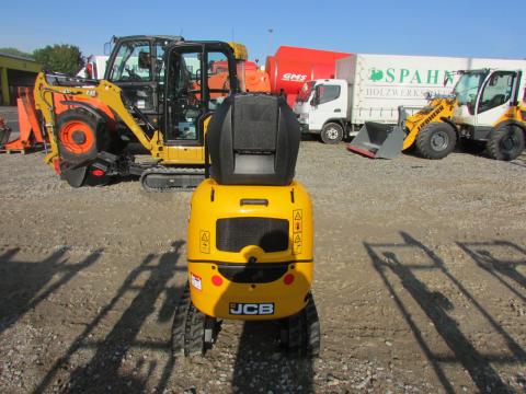 JCB 8008 CTS  – Seitenansicht rechts (Bild 3)