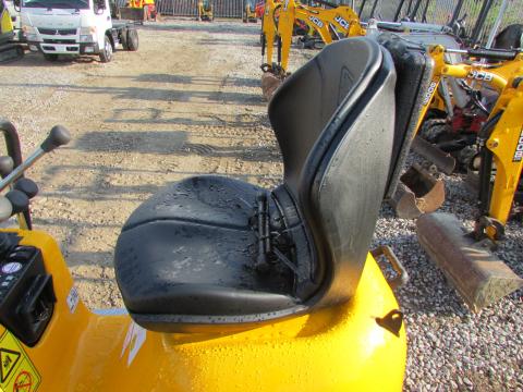 JCB 8008 CTS  – Innenraum (Bild 5)