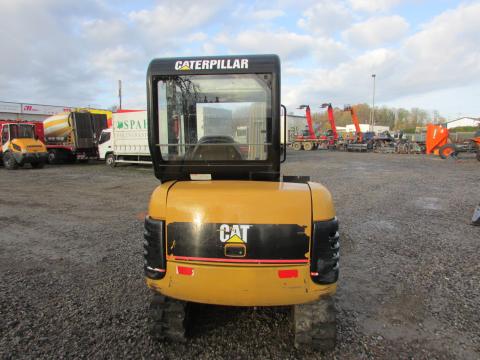 Caterpillar 302.5 – Innenraum (Bild 5)