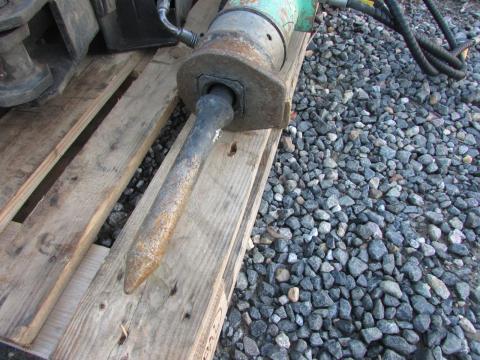 Montabert SC 6 Hydraulikhammer mit Spitzmeißel – Seitenansicht links (Bild 2)