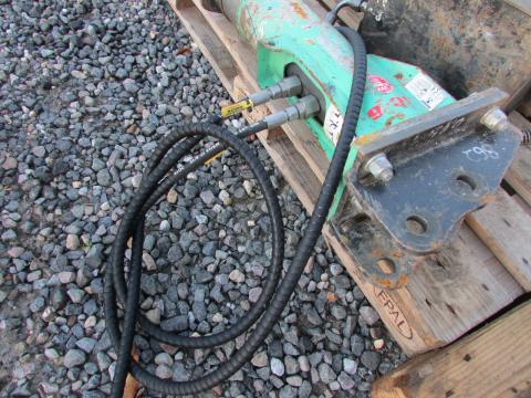 Montabert SC 6 Hydraulikhammer mit Spitzmeißel – Seitenansicht rechts (Bild 3)