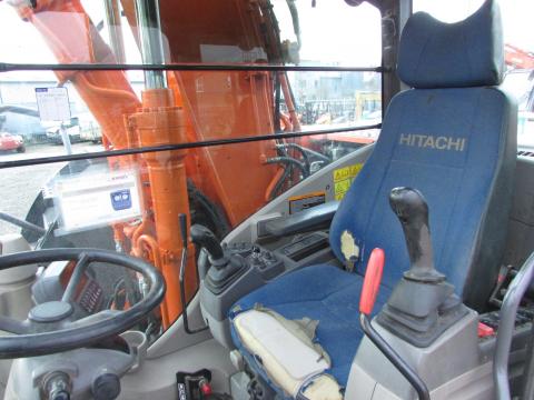 Hitachi ZX 140 W-3 – Heckansicht (Bild 16)