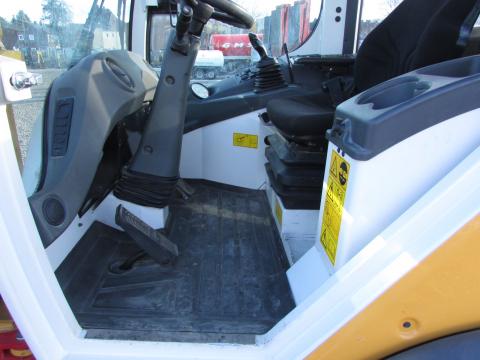 Liebherr 508 Compact  – Frontansicht (Bild 13)