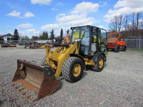 CAT 906 H2 – Seitenansicht links (Bild 2)