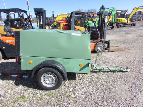 Compair DLT 0404 / C 30 Kompressor  – Frontansicht (Bild 1)