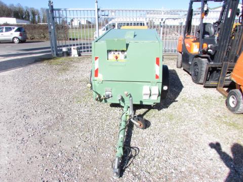 Compair DLT 0404 / C 30 Kompressor  – Seitenansicht links (Bild 2)