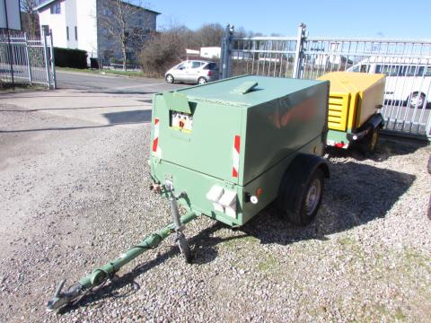 Compair DLT 0404 / C 30 Kompressor  – Seitenansicht rechts (Bild 3)