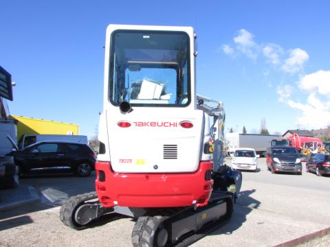 Takeuchi TB 225  – Detailaufnahme Kabine (Bild 6)